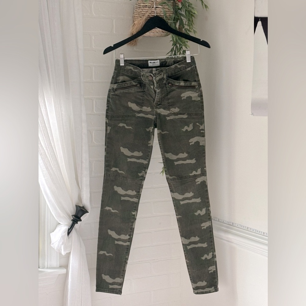 William Rast Camo Skinny Jeans Women’s Size 26 Slim Mid Rise Zippers